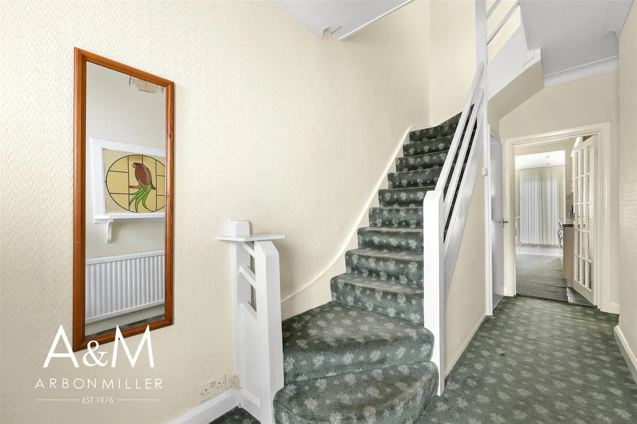 Fullwell Avenue, Barkingside, Essex, Ilford, IG62HJ, photo 11