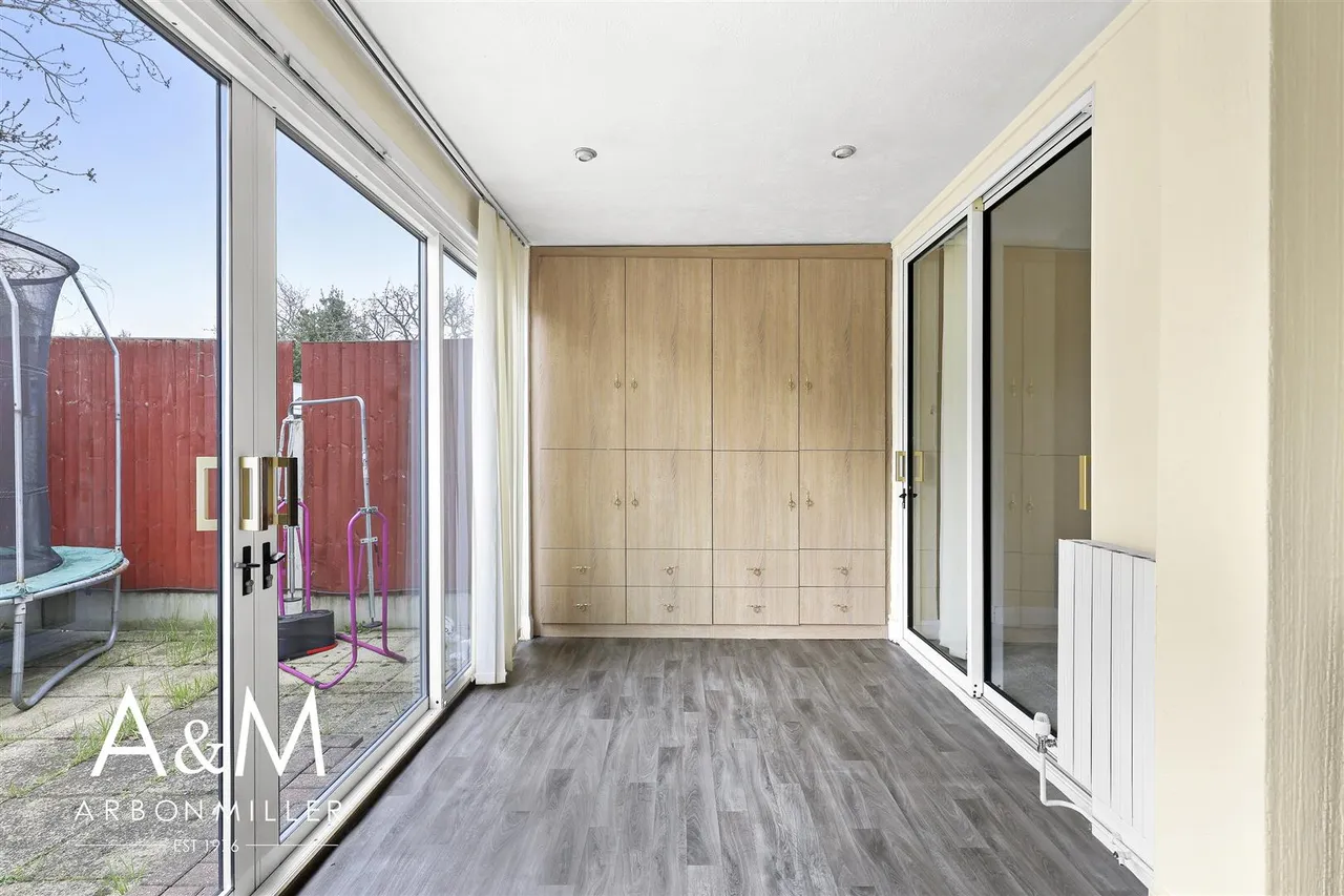 Fullwell Avenue, Barkingside, Essex, Ilford, IG62HJ, photo 8