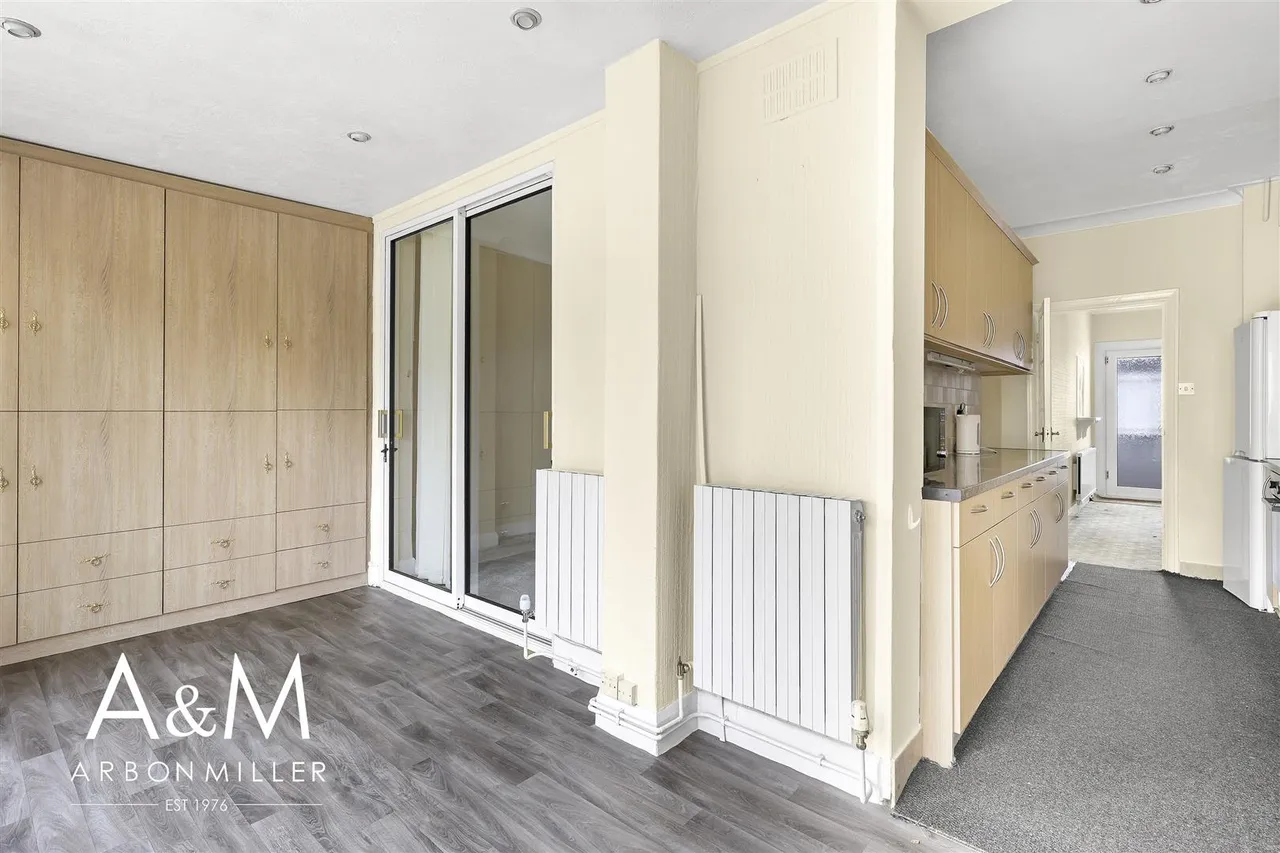 Fullwell Avenue, Barkingside, Essex, Ilford, IG62HJ, photo 9