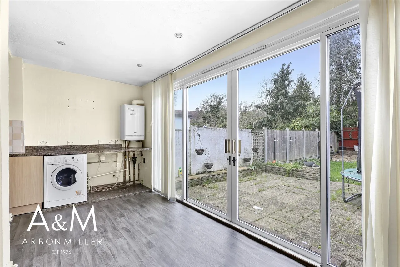 Fullwell Avenue, Barkingside, Essex, Ilford, IG62HJ, photo 10