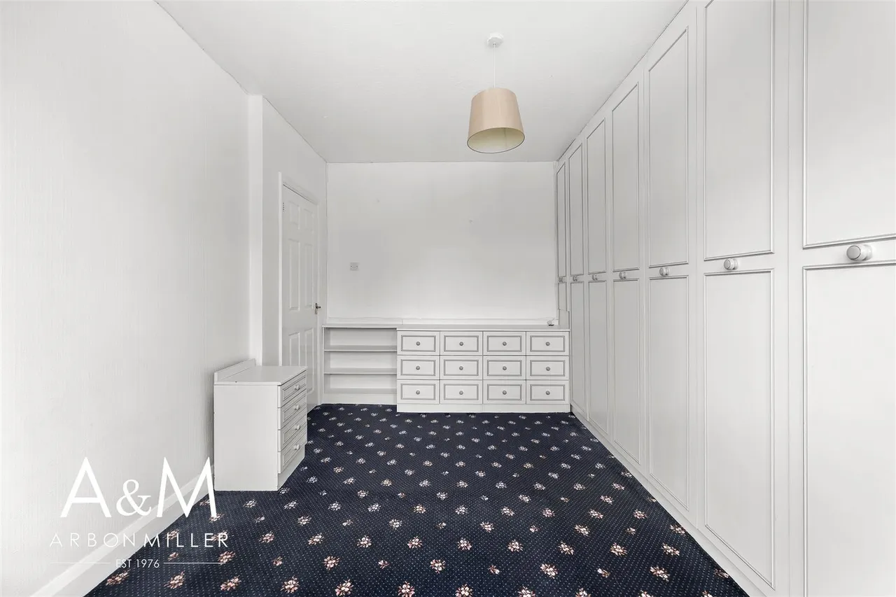 Fullwell Avenue, Barkingside, Essex, Ilford, IG62HJ, photo 16