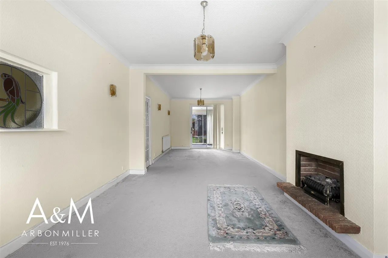 Fullwell Avenue, Barkingside, Essex, Ilford, IG62HJ, photo 4