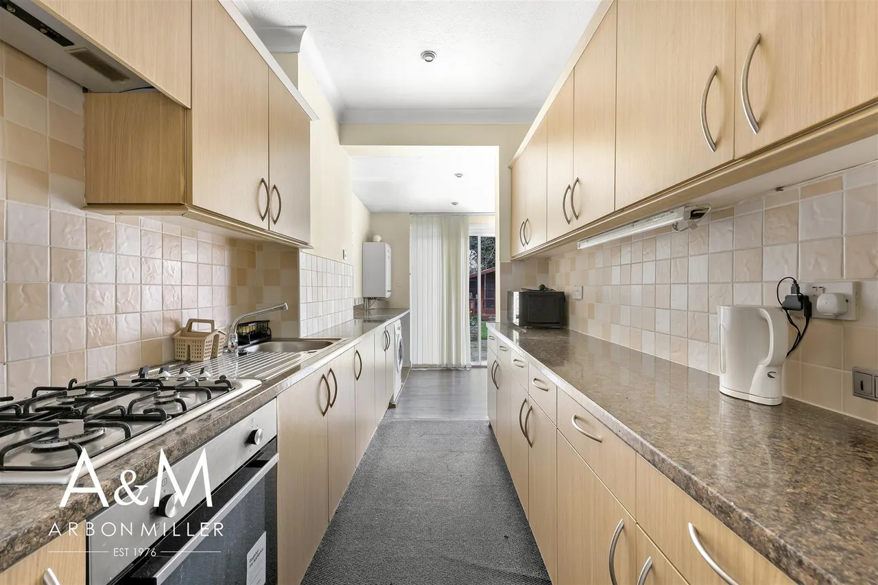 Fullwell Avenue, Barkingside, Essex, Ilford, IG62HJ, photo 6