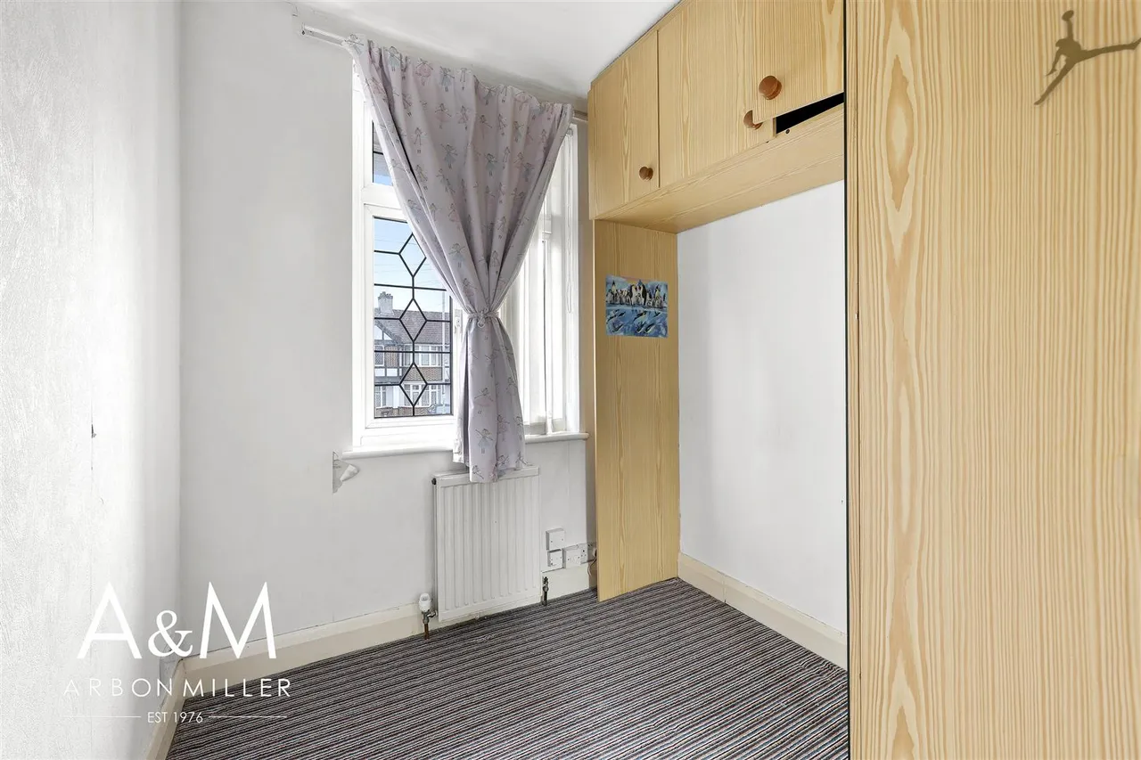 Fullwell Avenue, Barkingside, Essex, Ilford, IG62HJ, photo 18