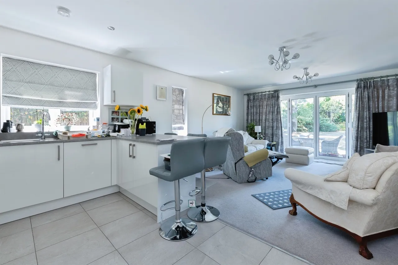 Golf Links Road, Ferndown, photo 9