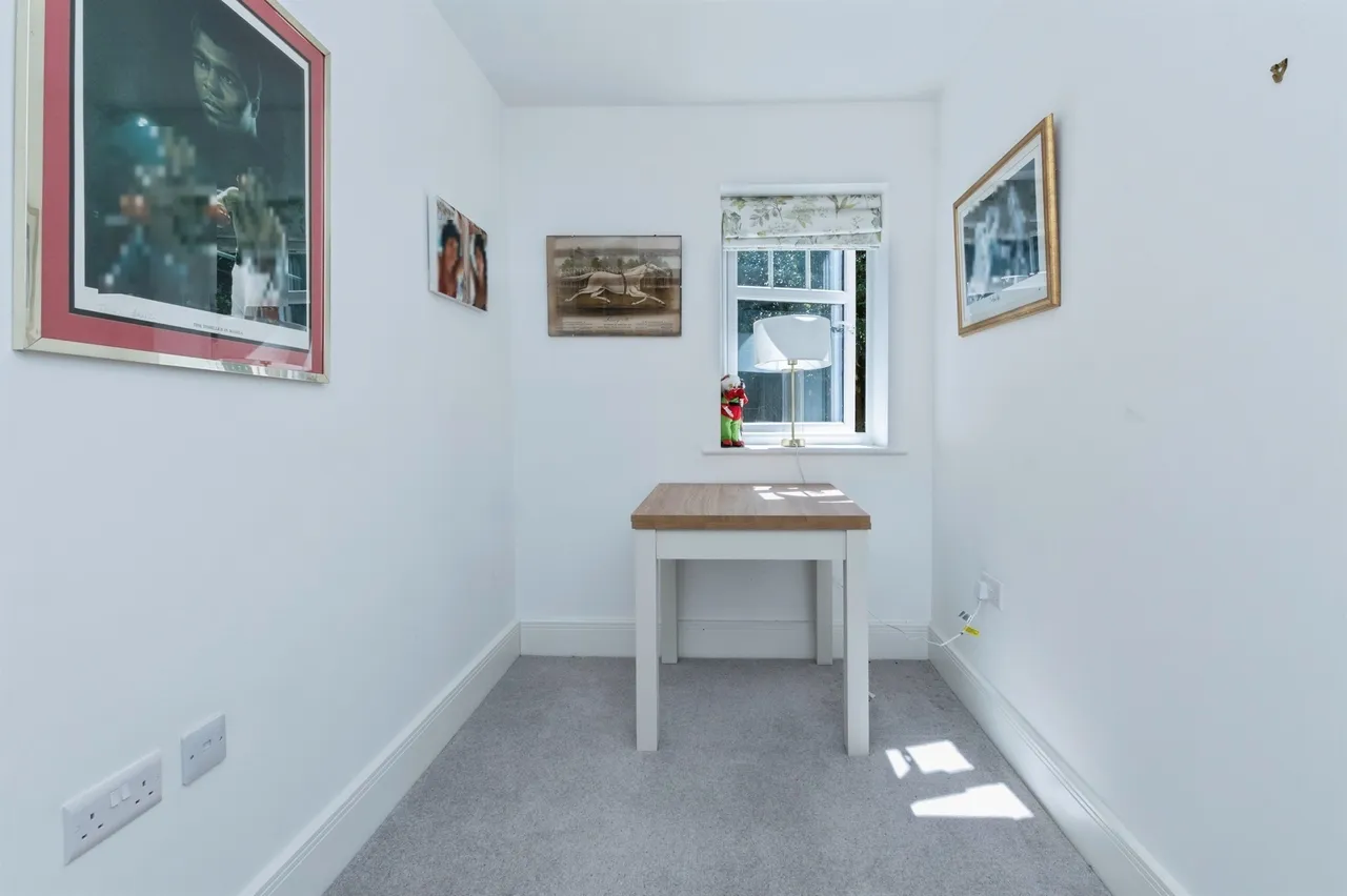Golf Links Road, Ferndown, photo 12