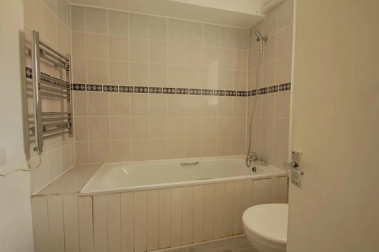 High Street, Shepton Mallet, BA4, photo 7