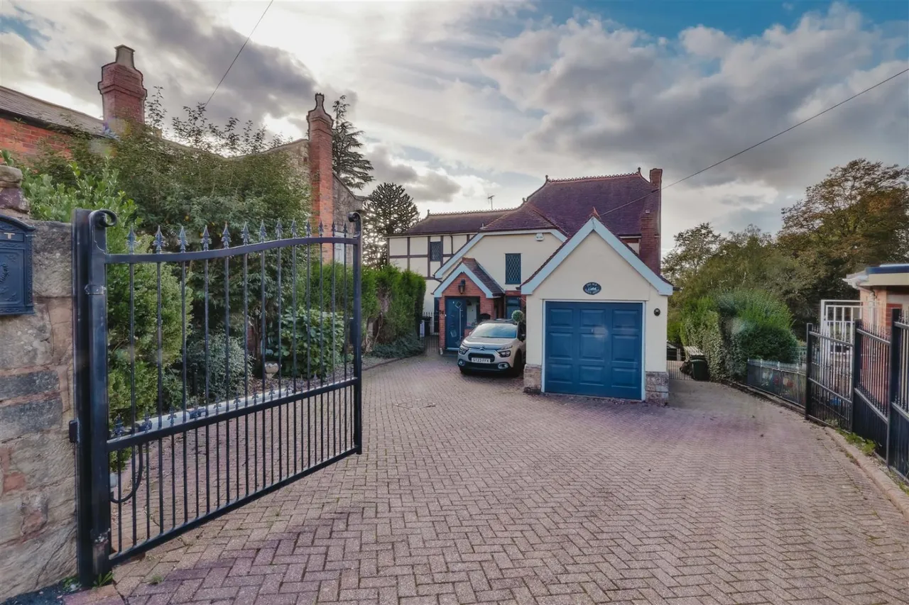 The Old Coach House, Sedgley, DY3, photo 44