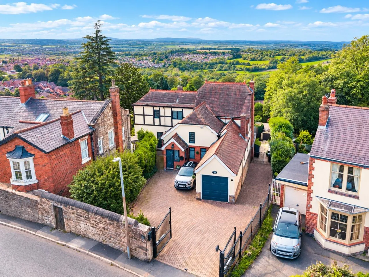 5 bed house for sale, The Old Coach House, Sedgley, DY3