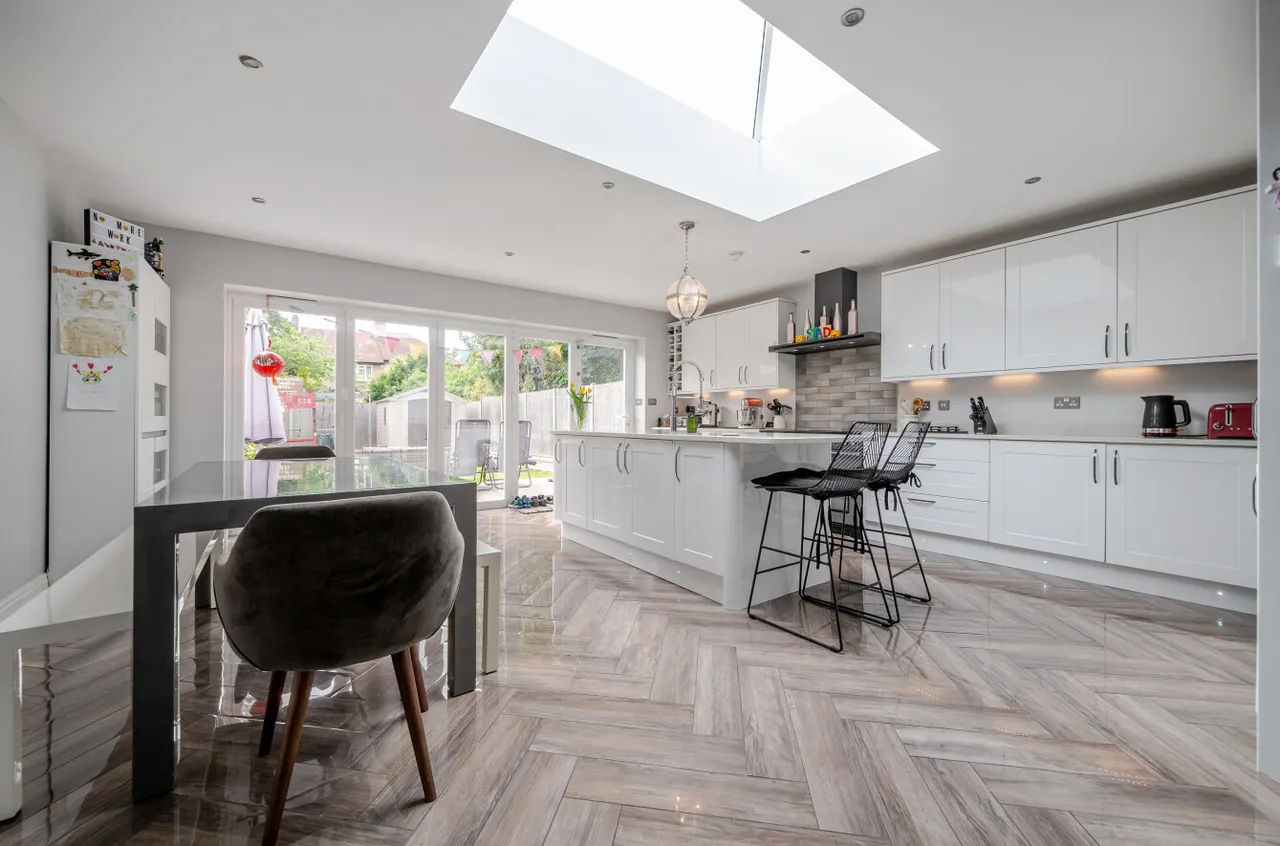 Cedar Lawn Avenue, Barnet, Hertfordshire, EN5 2LP, photo 3