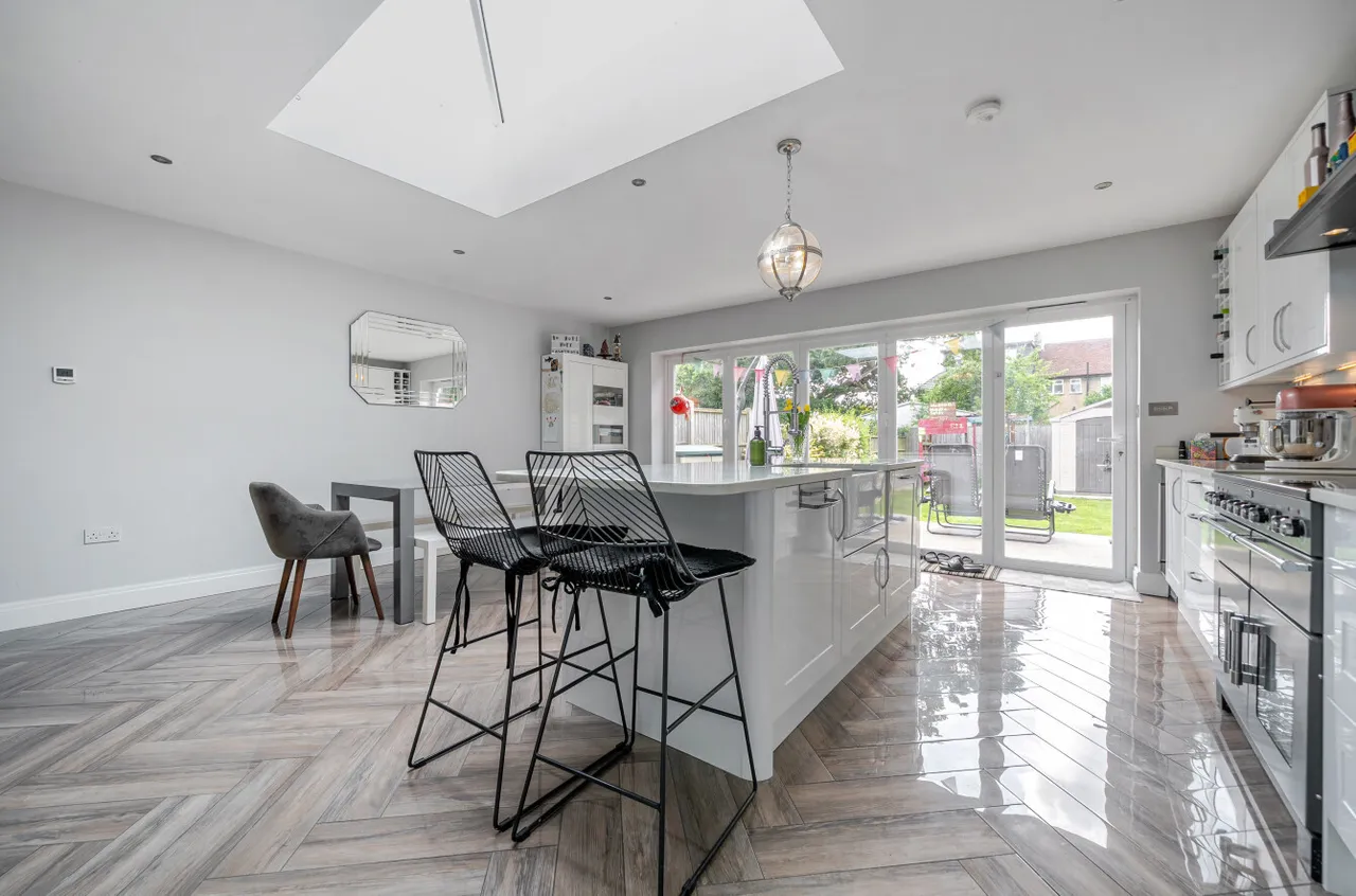 4 bed house for sale — Cedar Lawn Avenue, Barnet, Hertfordshire, EN5 2LP