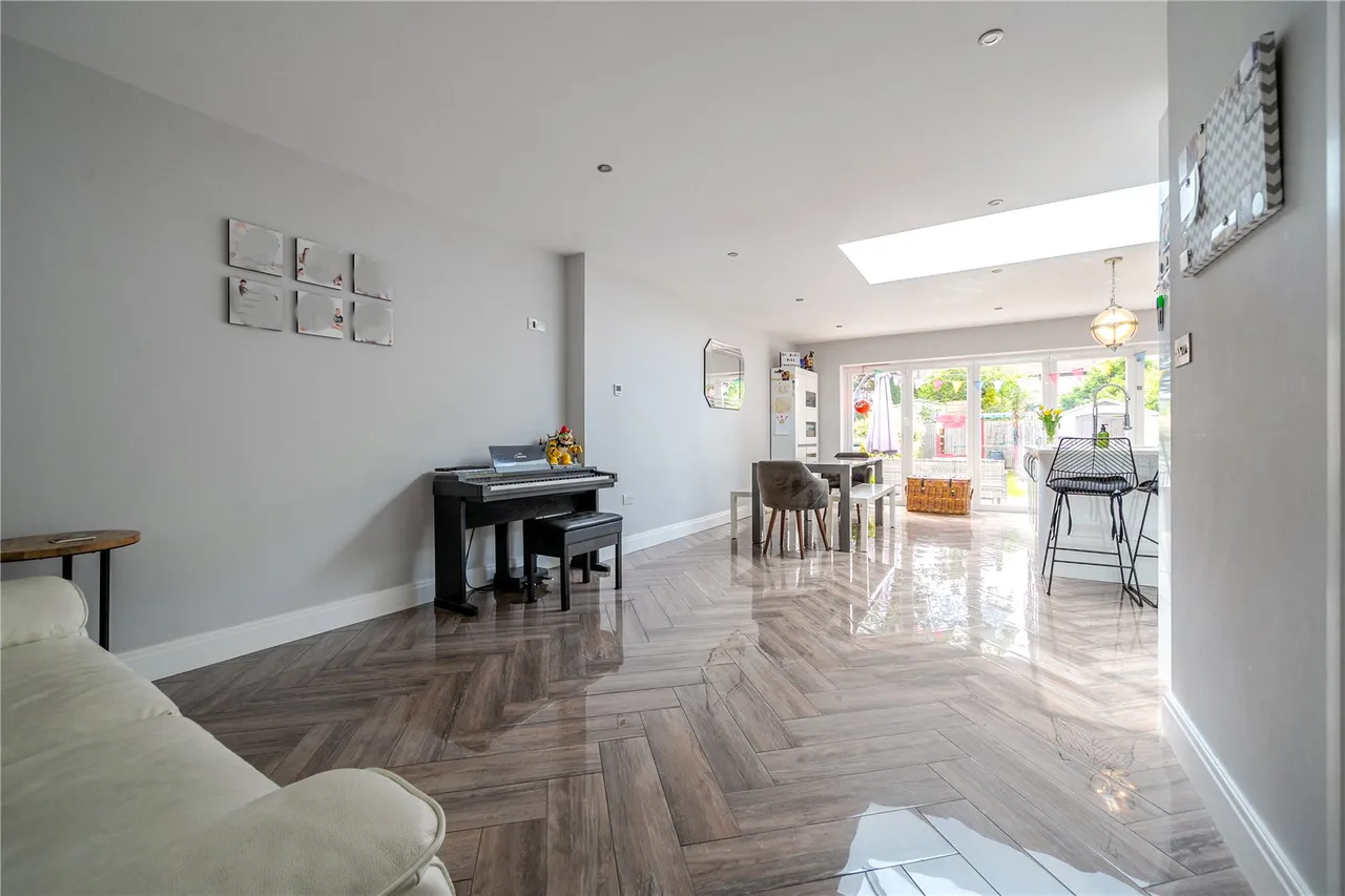 Cedar Lawn Avenue, Barnet, Hertfordshire, EN5 2LP, photo 6