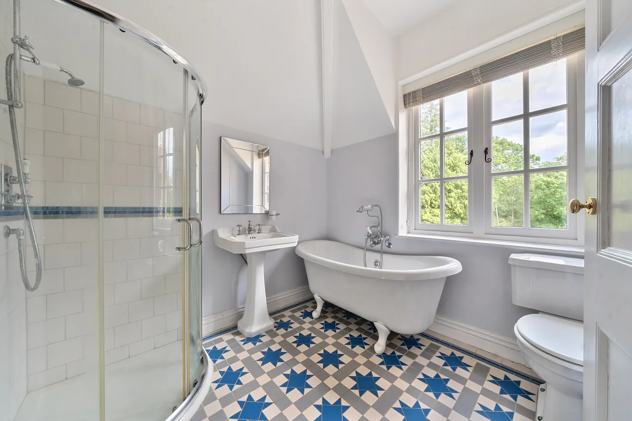 Horsham Road, Handcross, RH17, photo 8