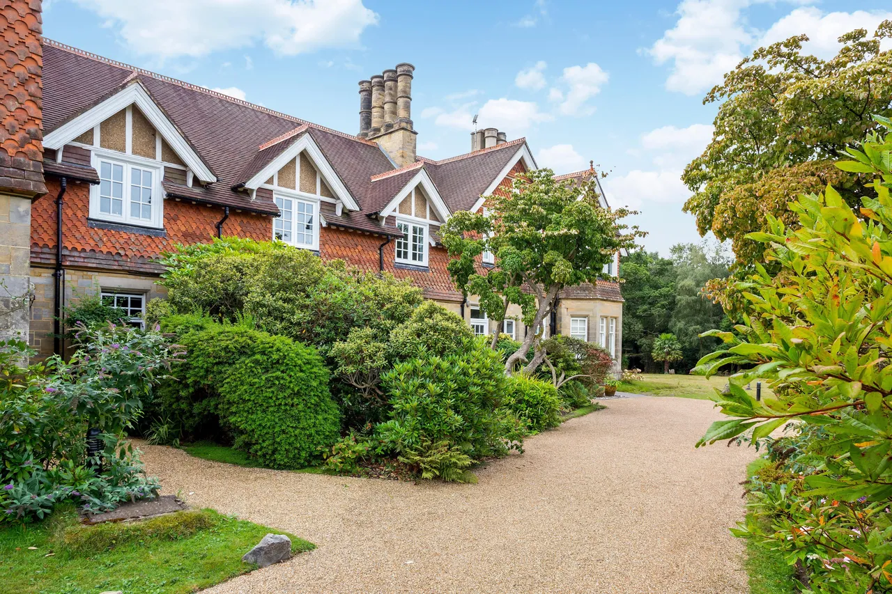 Horsham Road, Handcross, RH17, photo 11