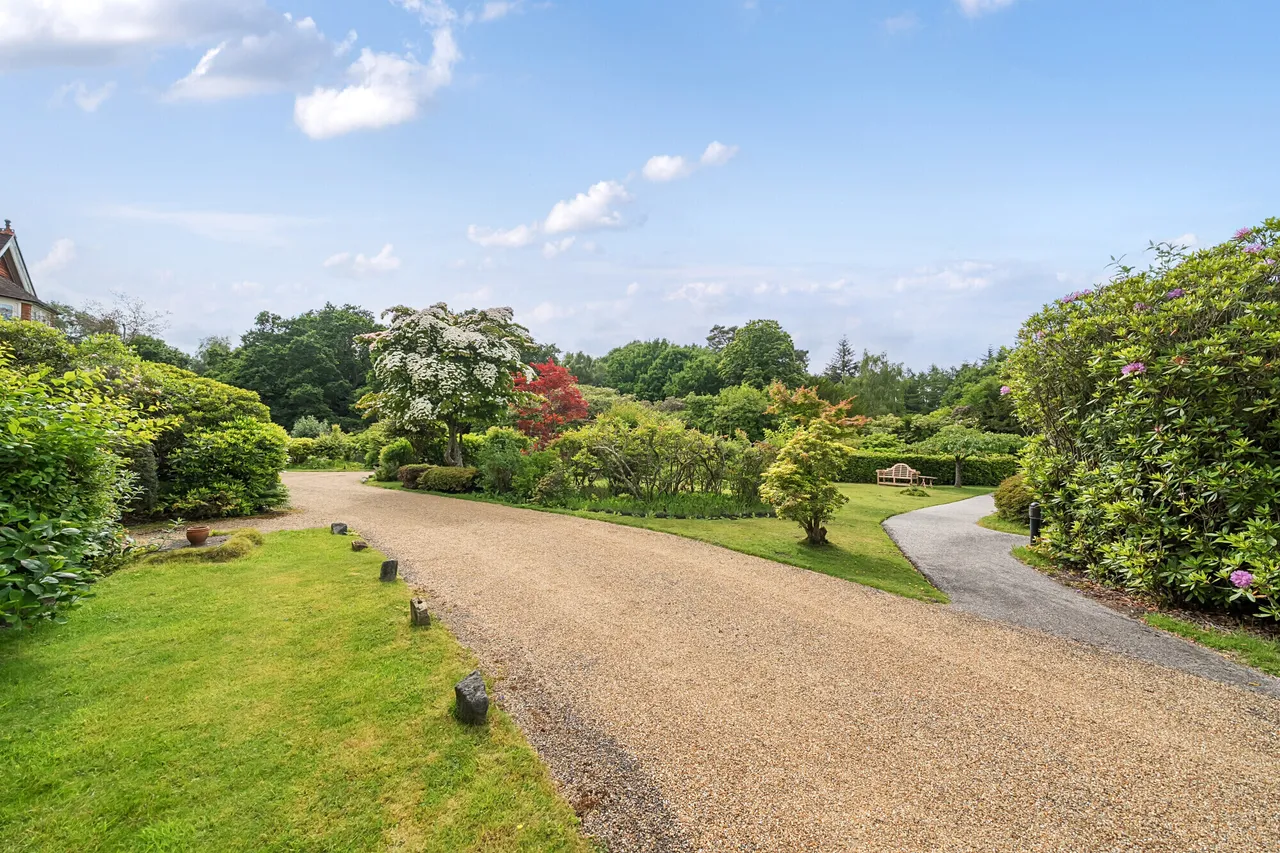 Horsham Road, Handcross, RH17, photo 10
