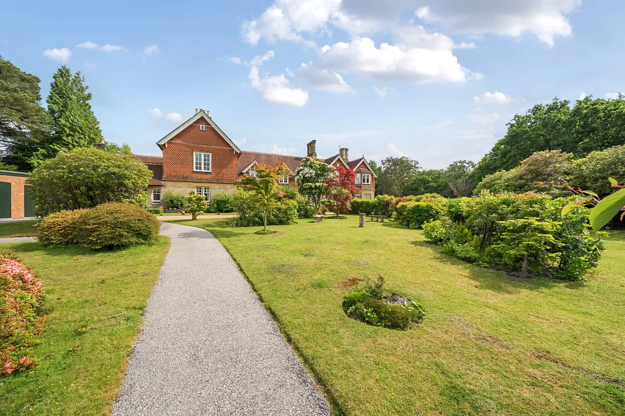 Horsham Road, Handcross, RH17, photo 2