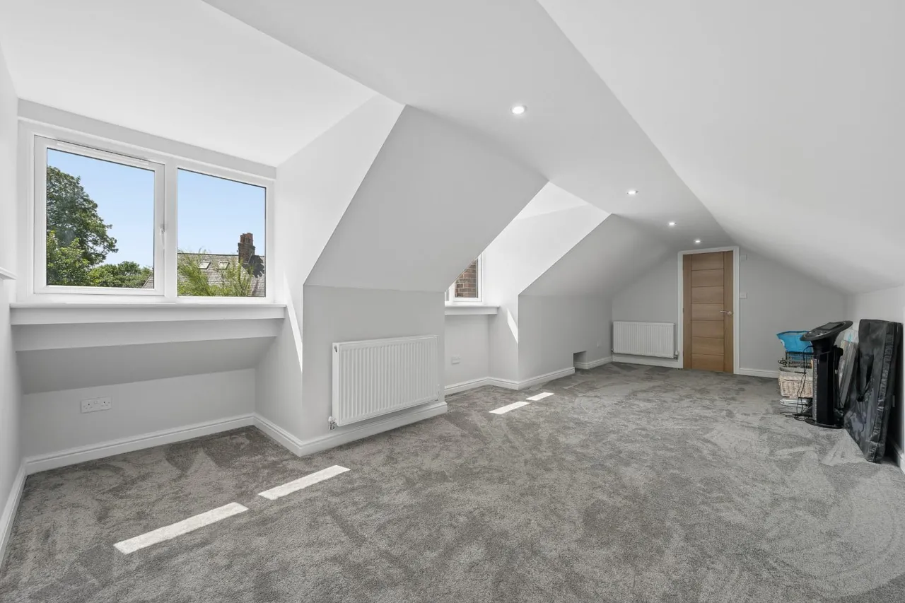 Crag Avenue, Summerseat, Bury, BL9 5NZ, photo 31