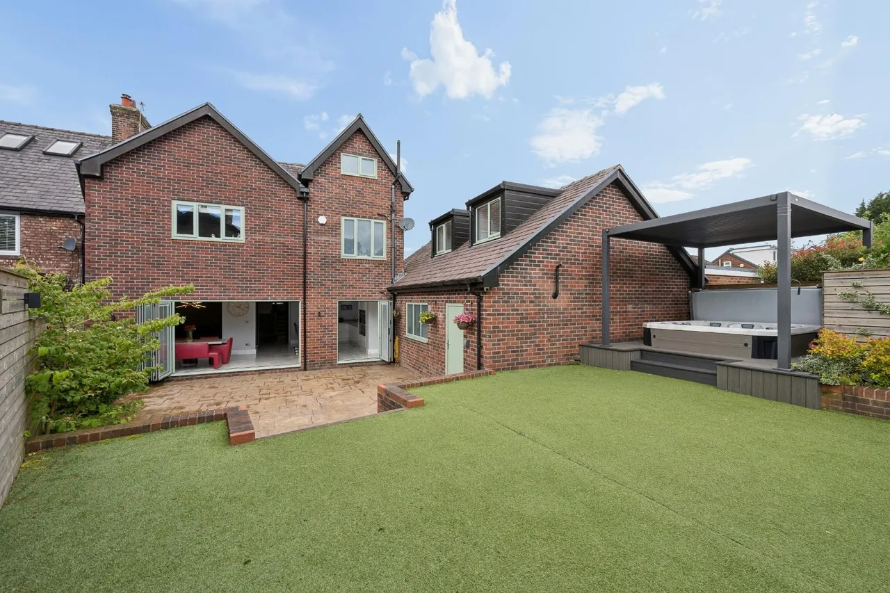 Crag Avenue, Summerseat, Bury, BL9 5NZ, photo 5