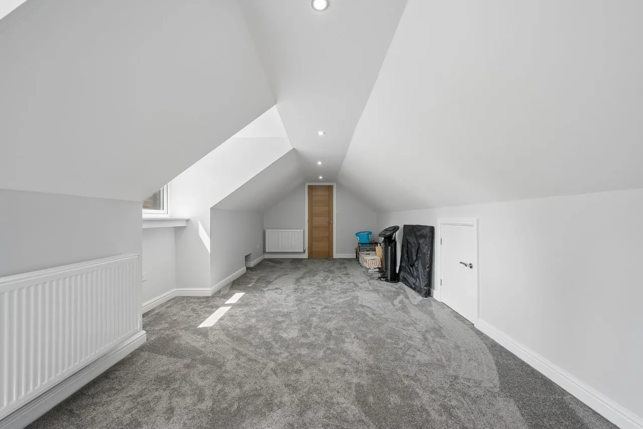 Crag Avenue, Summerseat, Bury, BL9 5NZ, photo 32