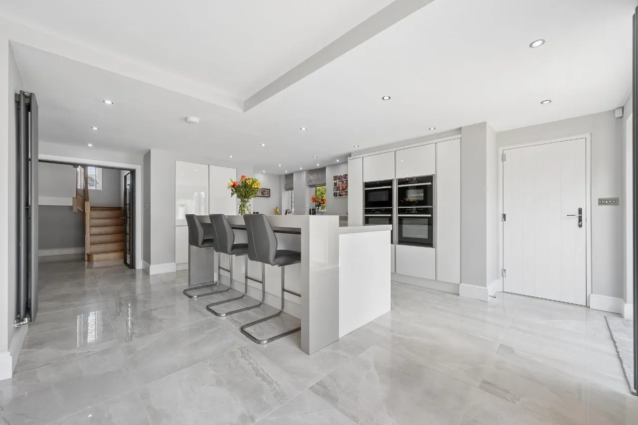 Crag Avenue, Summerseat, Bury, BL9 5NZ, photo 4