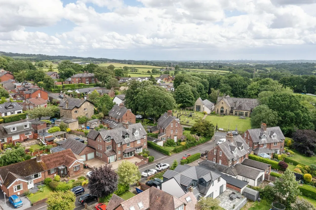 Crag Avenue, Summerseat, Bury, BL9 5NZ, photo 37