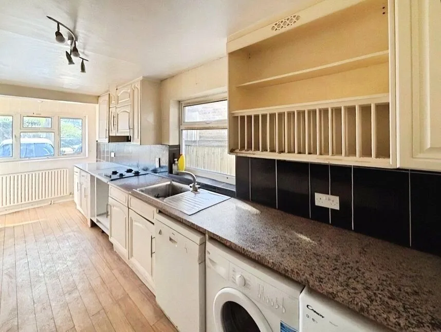 Elgar Avenue, Surbiton, KT5, photo 4