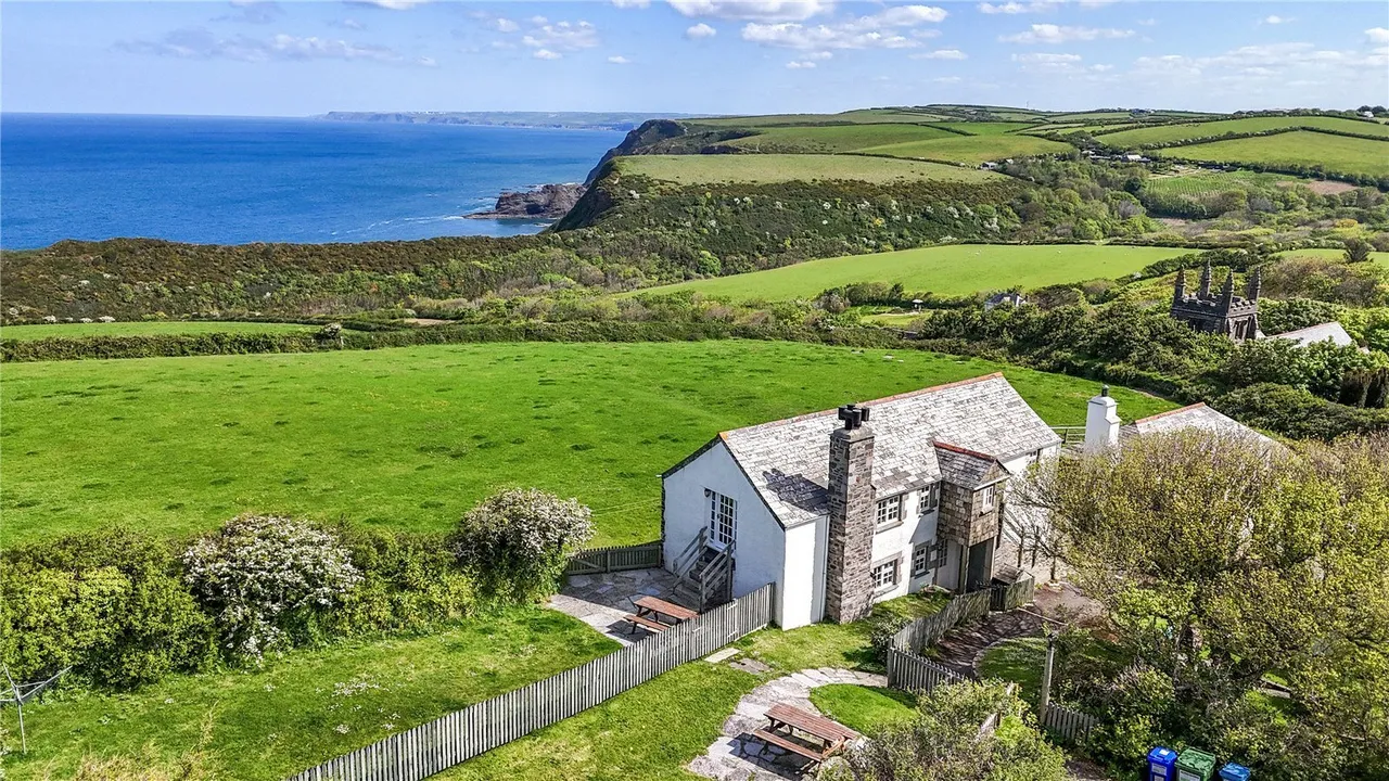 5 bed property for sale, St. Gennys, Bude, EX23