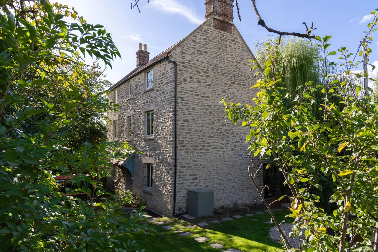 4 bed house for sale, Warminster Road, Rodden, BA11