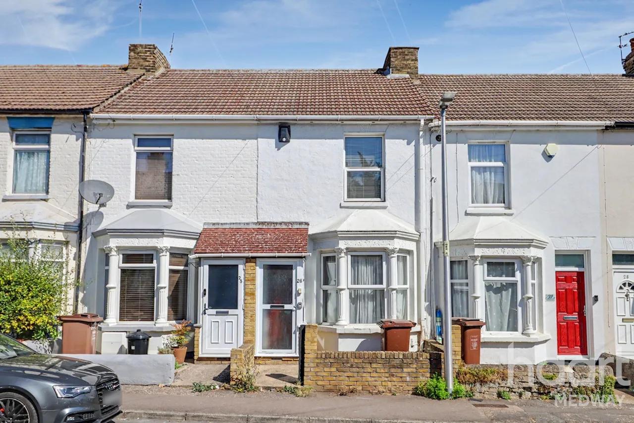 2 bed house for sale, Bingham Road, Rochester, ME2