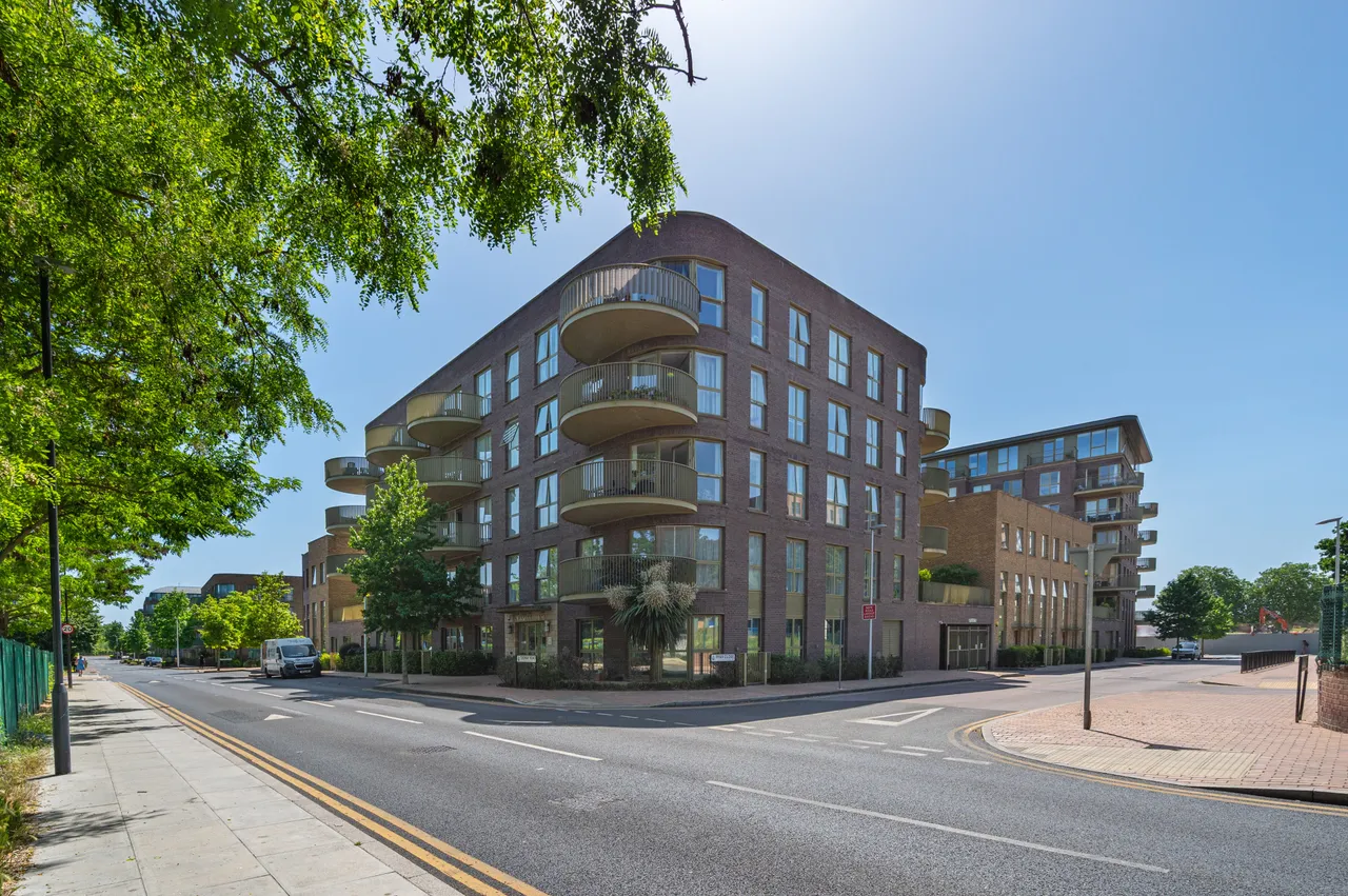 2 bed flat for sale — Flat 2, Perkins House, 36 Tudway Road, London