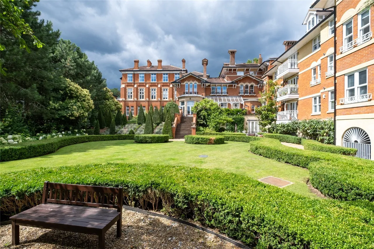 The Downs, London, SW20, photo 12