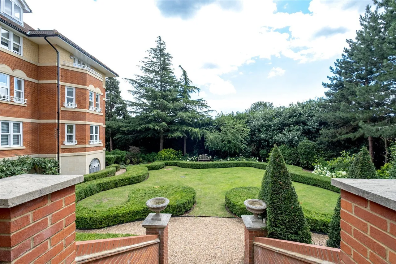 The Downs, London, SW20, photo 3