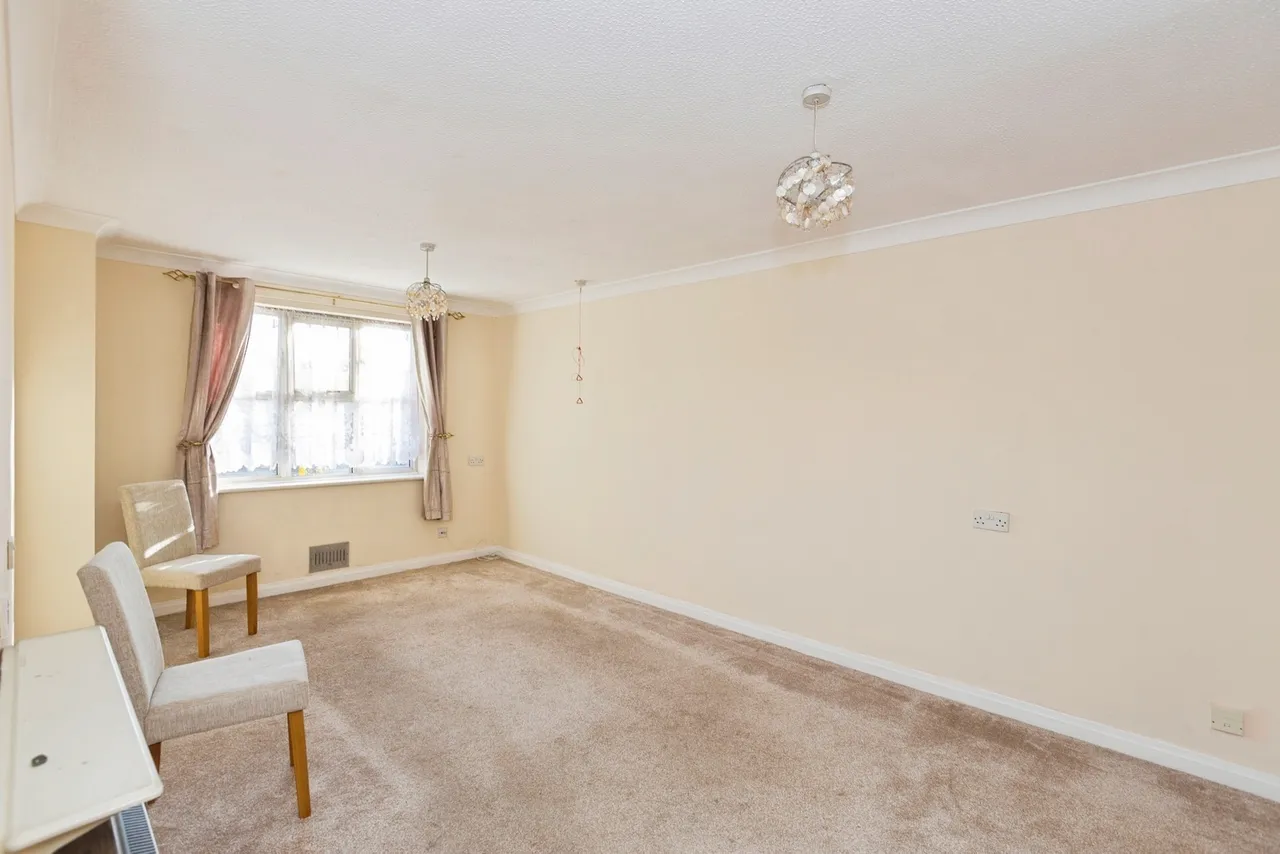 Longbridge Road, Barking, IG11, photo 2