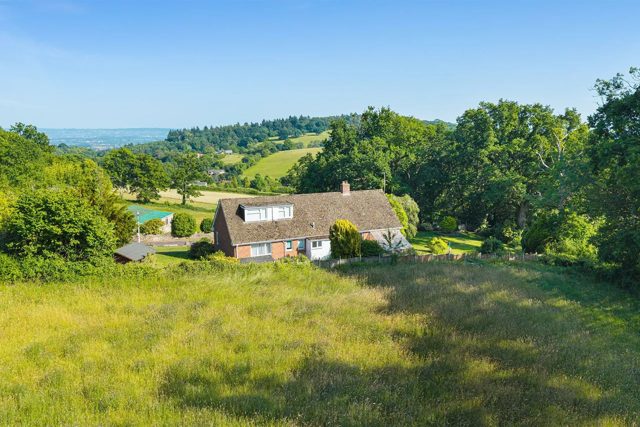 Yartleton Lane, May Hill, GL17, photo 26