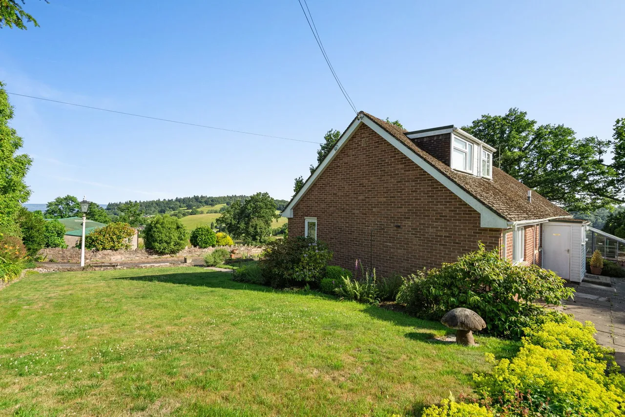 Yartleton Lane, May Hill, GL17, photo 33