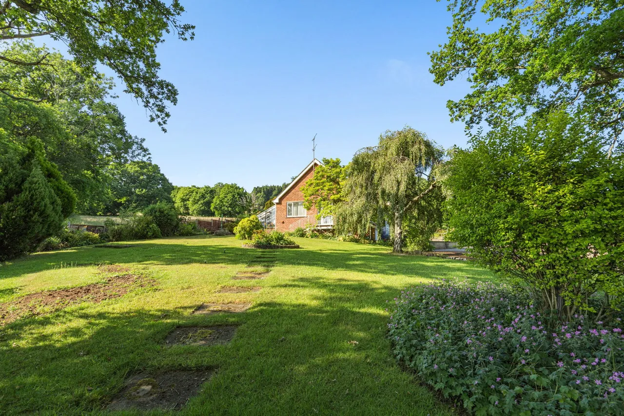 Yartleton Lane, May Hill, GL17, photo 34