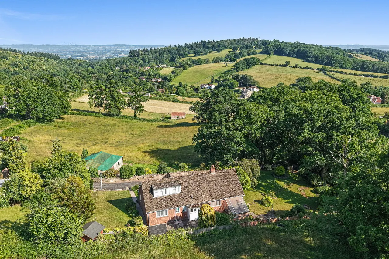 Yartleton Lane, May Hill, GL17, photo 21