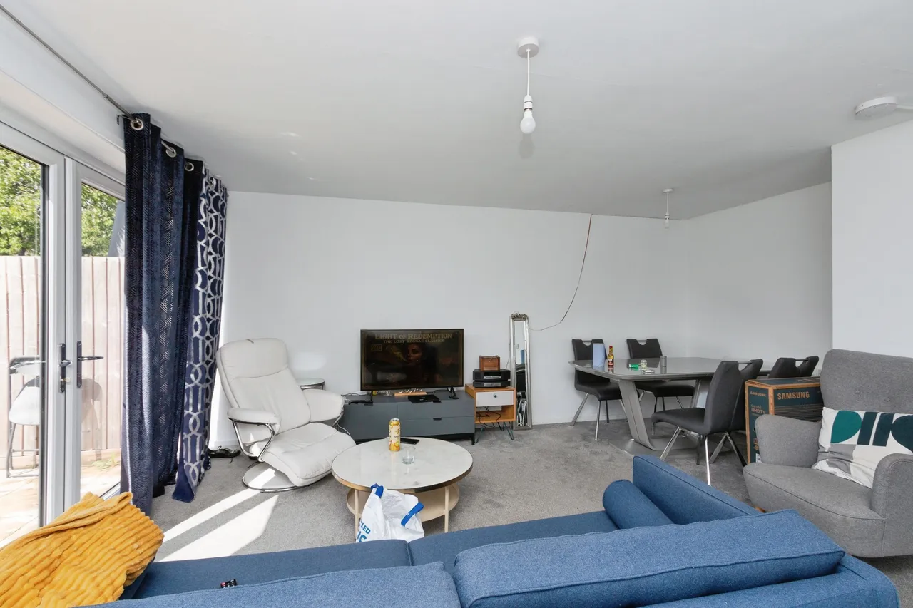 Essex Close, Bordon, photo 6