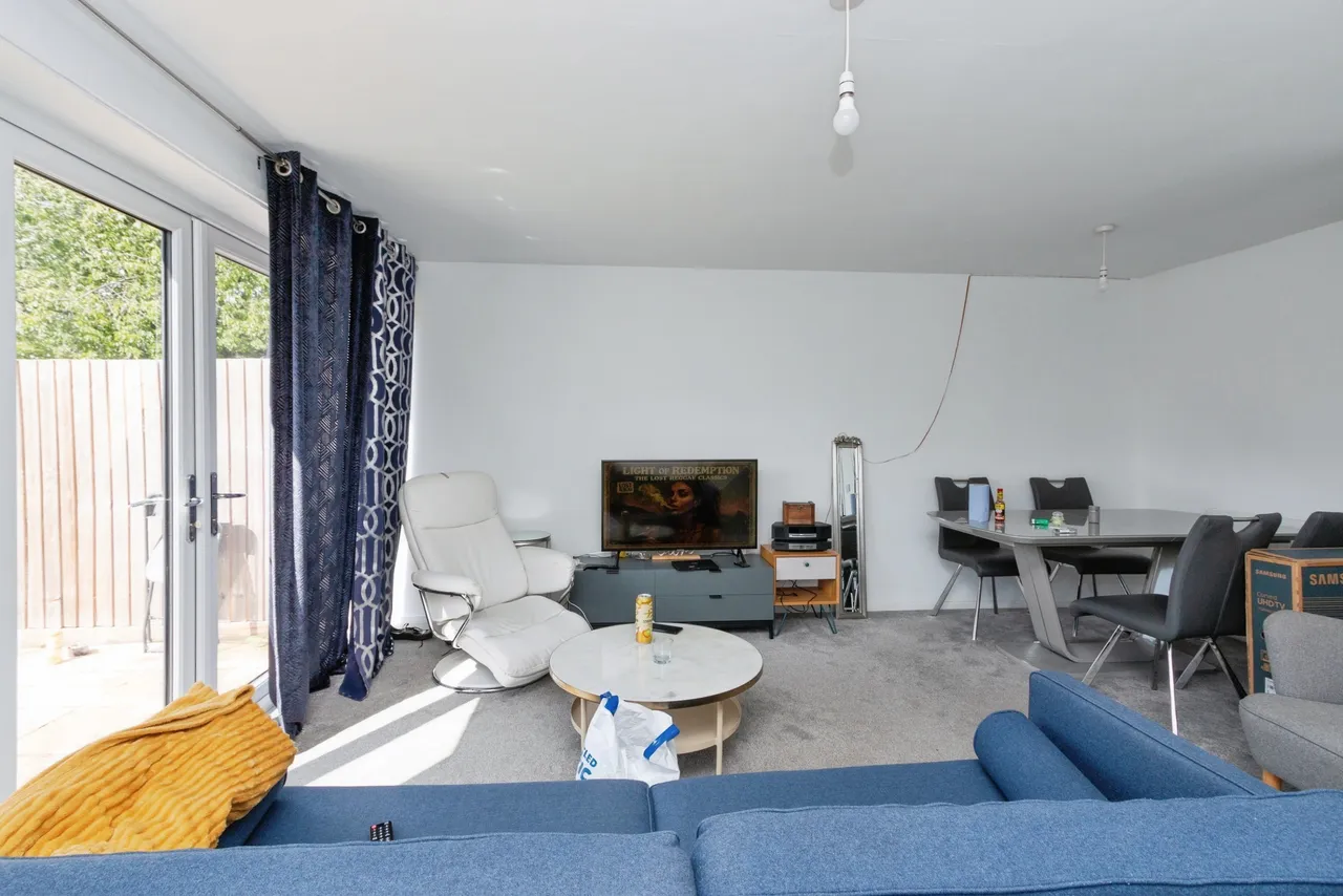 Essex Close, Bordon, photo 7