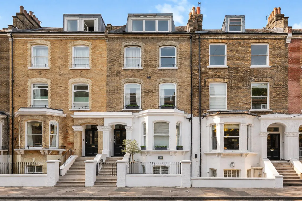 2 bed flat for sale — 13a Denning Road, London