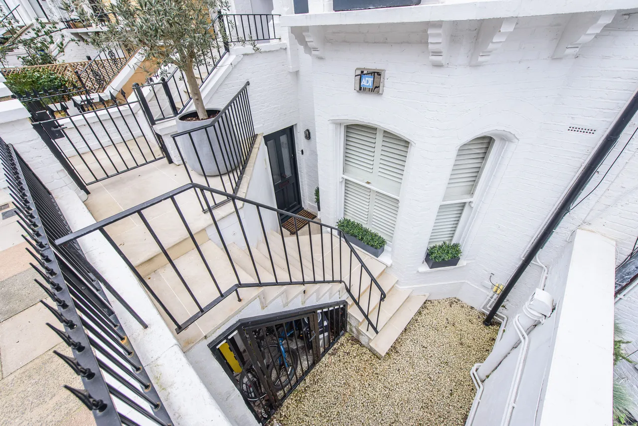 13a Denning Road, London, photo 2