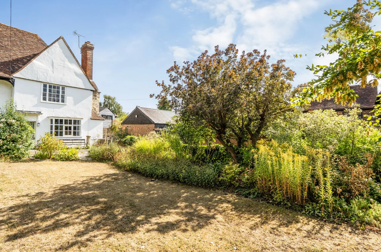 2 bed house for sale, Red Hill, Wateringbury, ME18