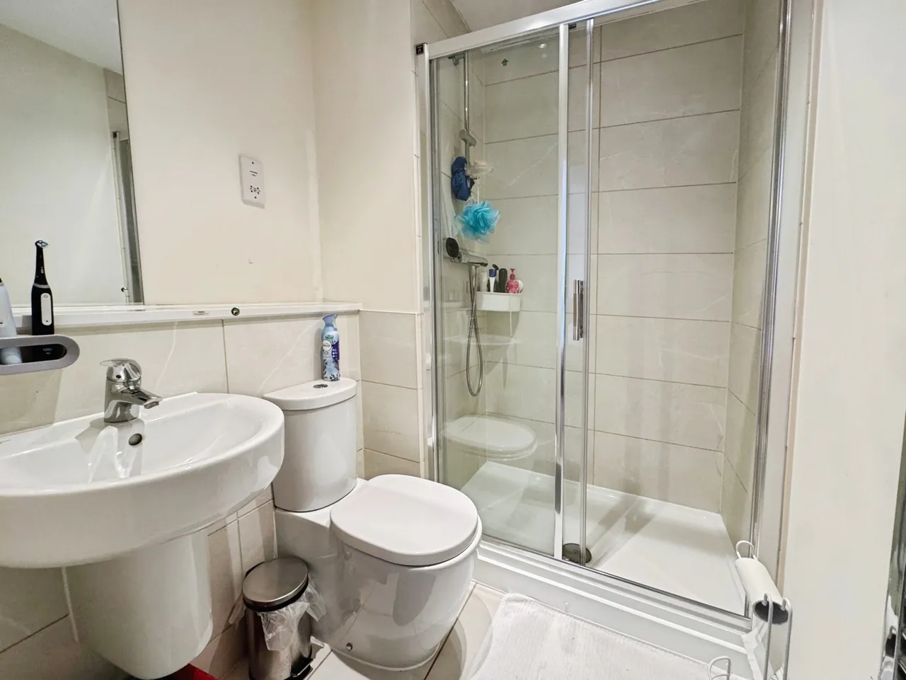 Kestrel Road, Farnborough, GU14, photo 9
