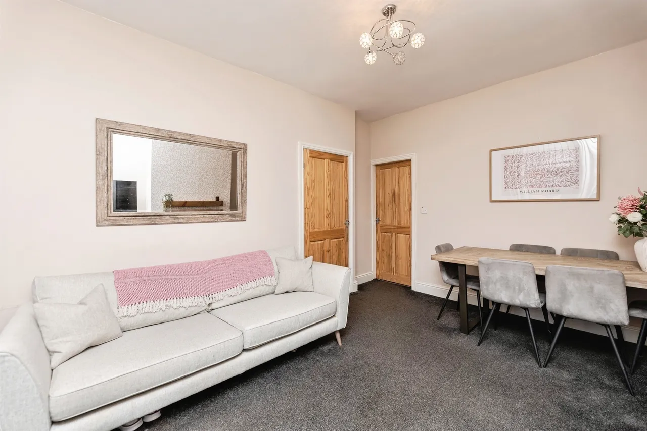 Victoria Road, Morley, LS27, photo 6