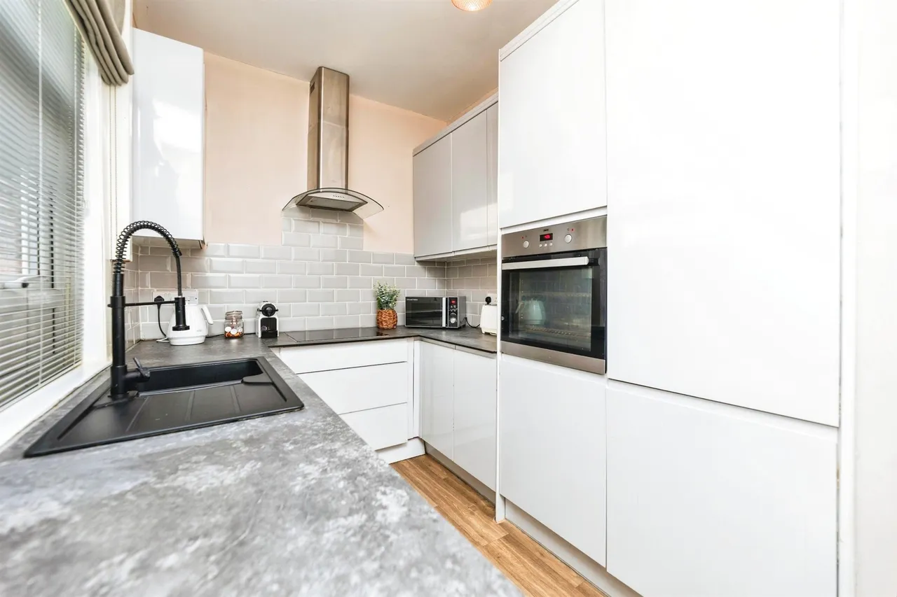 Victoria Road, Morley, LS27, photo 2