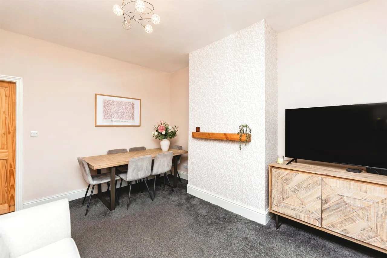 Victoria Road, Morley, LS27, photo 7