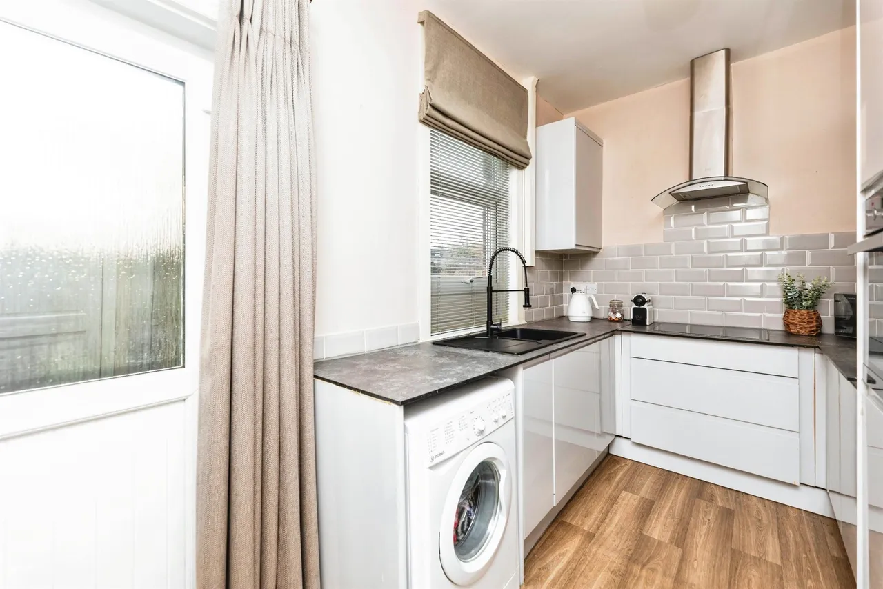 Victoria Road, Morley, LS27, photo 5