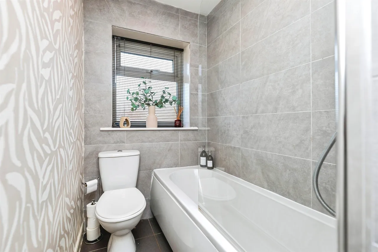 Victoria Road, Morley, LS27, photo 12