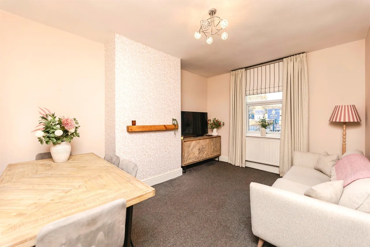 Victoria Road, Morley, LS27, photo 3
