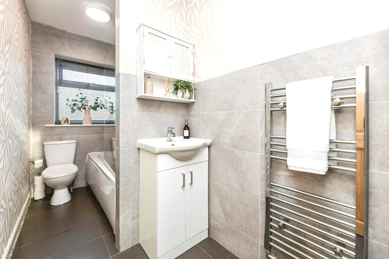 Victoria Road, Morley, LS27, photo 4
